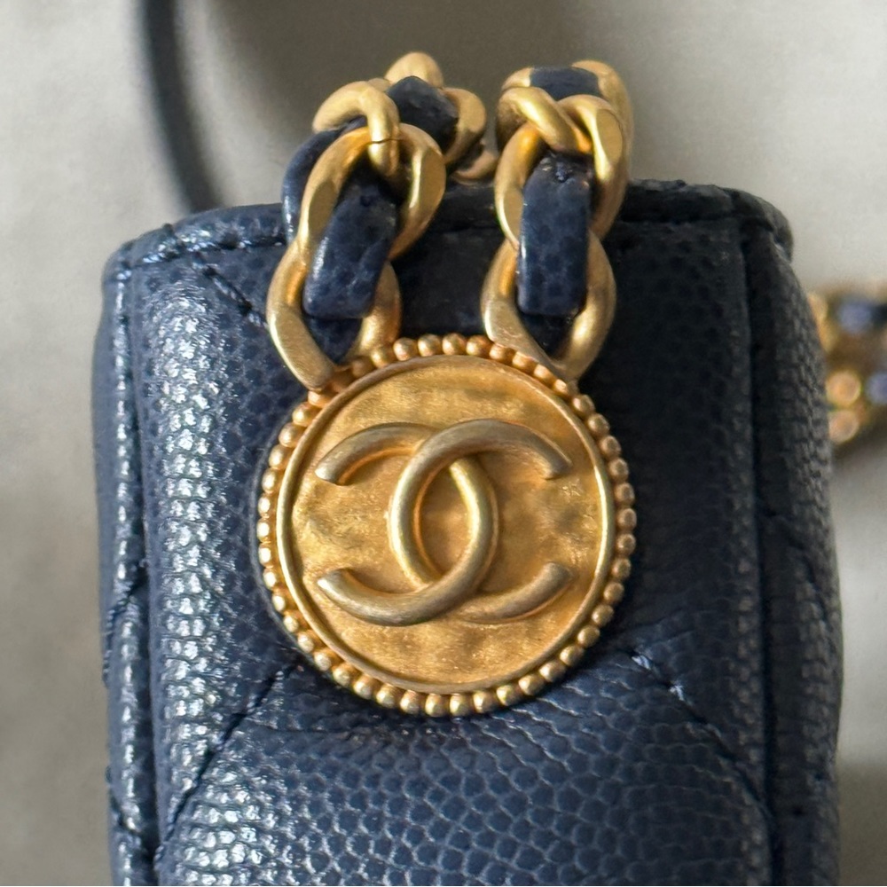 ⭐️CHANEL⭐️22A Twist Your Button Caviar Leather Hobo Shoulder Bag - Picture 7 of 16